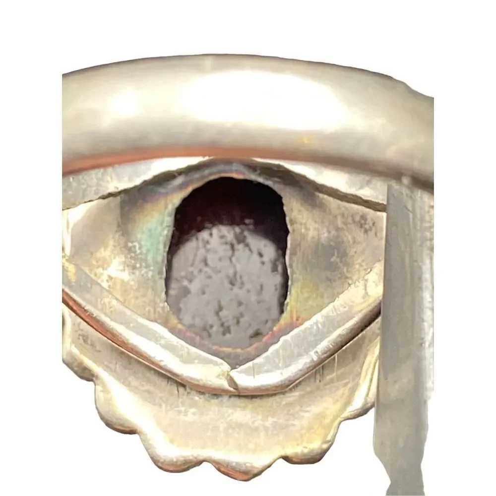 Vintage sterling silver 925 oval garnet cabochon surrounded by open swirls size